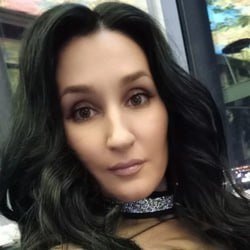    — У нас, в Казани, сейчас многие собственники предлагают в аренду однушку по сниженным ценам. Например, квартиру с более-менее хорошим ремонтом в свежем доме можно снять за 30 тыс. рублей, плюс квартплата. Однако тут важно понимать, что многое зависит от самого владельца, потому что некоторые идут на уступки, а некоторые — нет, — сказала изданию эксперт.