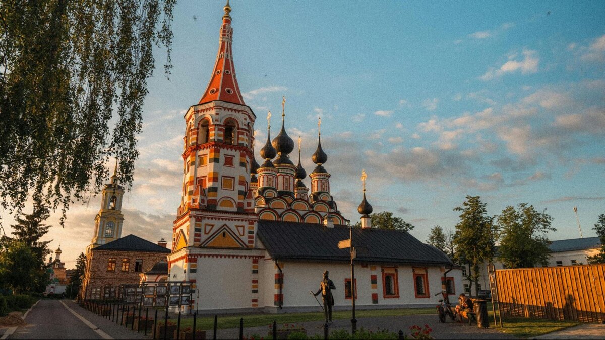 Суздаль, Лазаревская и Антипиевская церкви