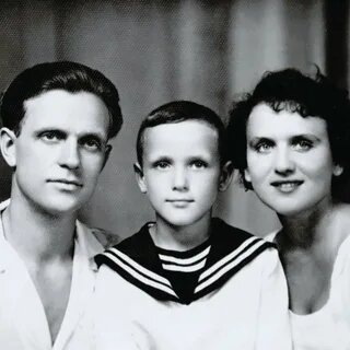 Николай Еременко с родителями