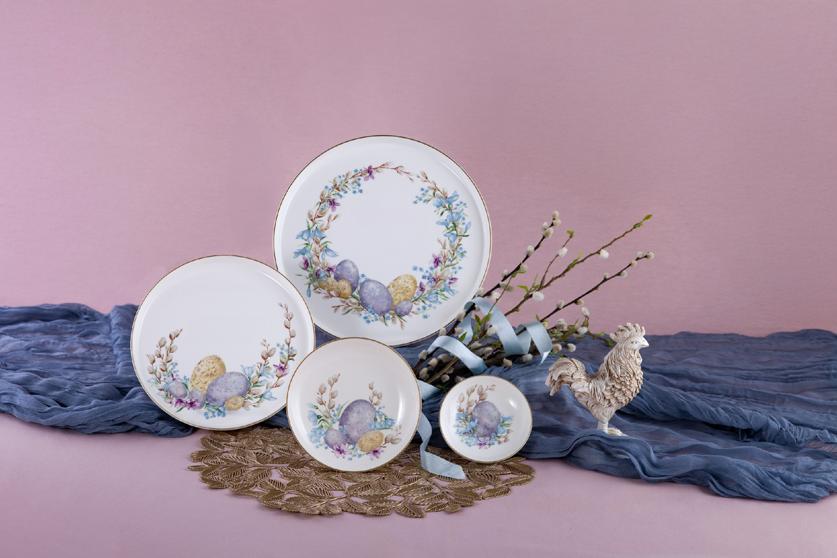 Коллекция фарфоровой посуды Easter holidays