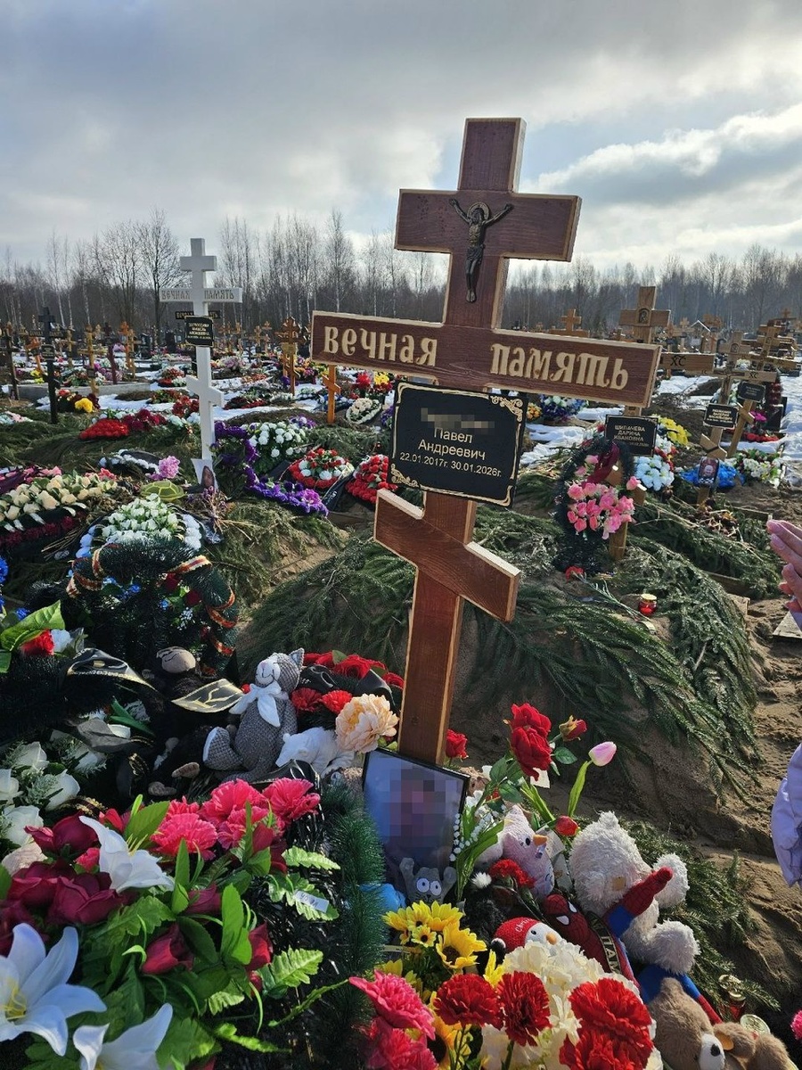    К могиле Паши пришли волонтеры. Фото: соцсети.