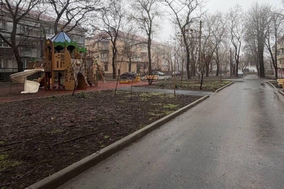    В Мариуполе завершено благоустройство двора дома в Черноморском переулке. Фото: «РКС-НР