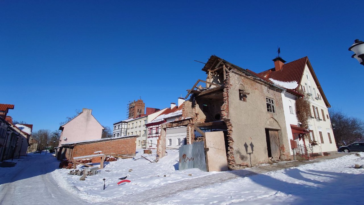 А этот склад еще предстоит восстановить 