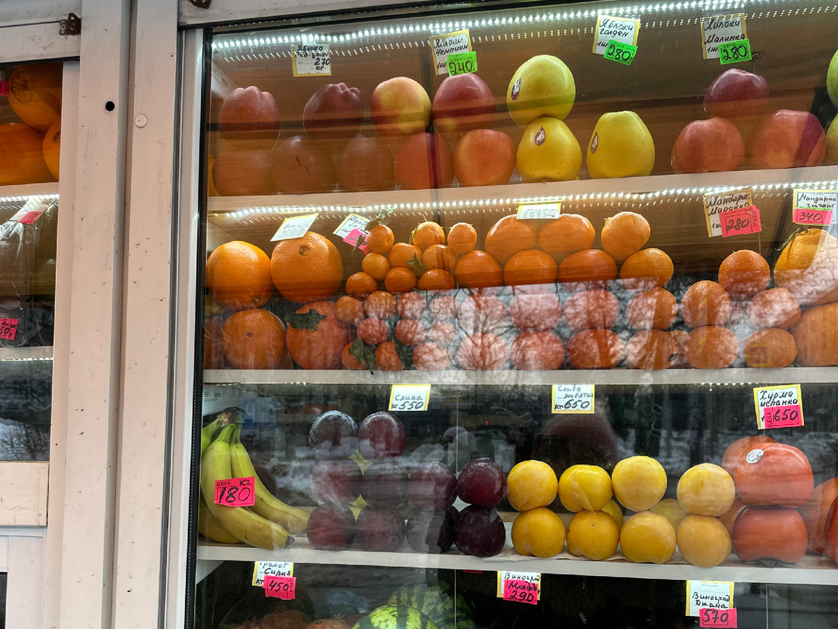 Одно время даже пройти мимо ларька с фруктами стало мукой
