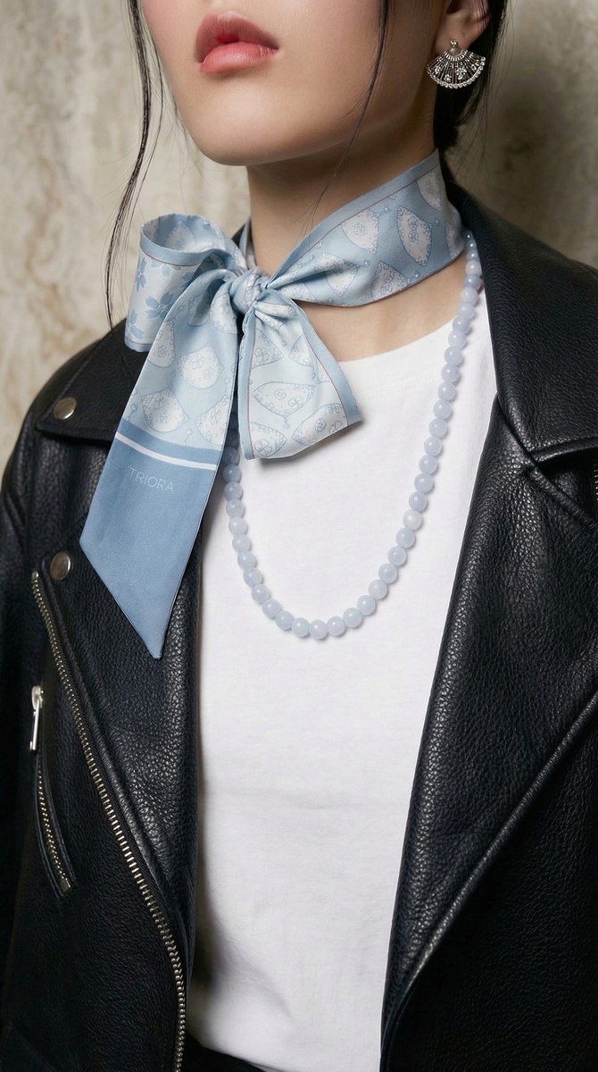 Бренд TRIORA, коллекция Япония: колье из голубого агата, дизайнерская брошь "Японский веер" и шелковый шарфик Твилли