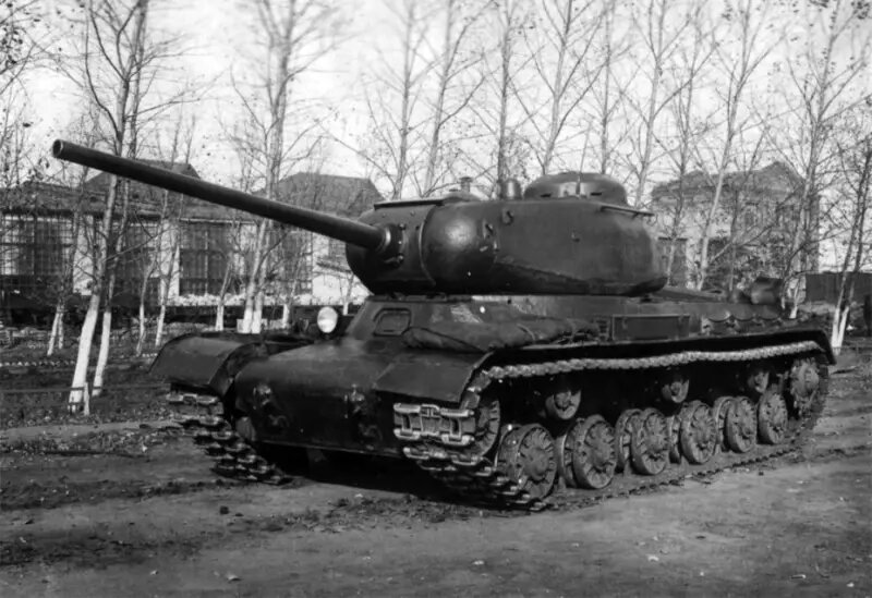 Первый танк и серии ИС.