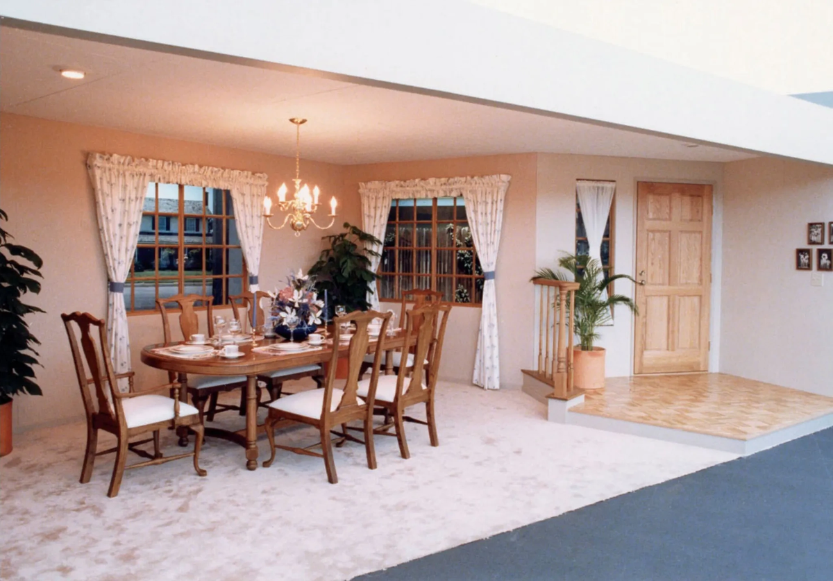    Calty привезла в Японию все необходимое, чтобы воссоздать типичную американскую столовую