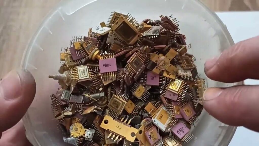      Клондайк в Сибири: как химики Томского политеха извлекают золото из электронного лома
