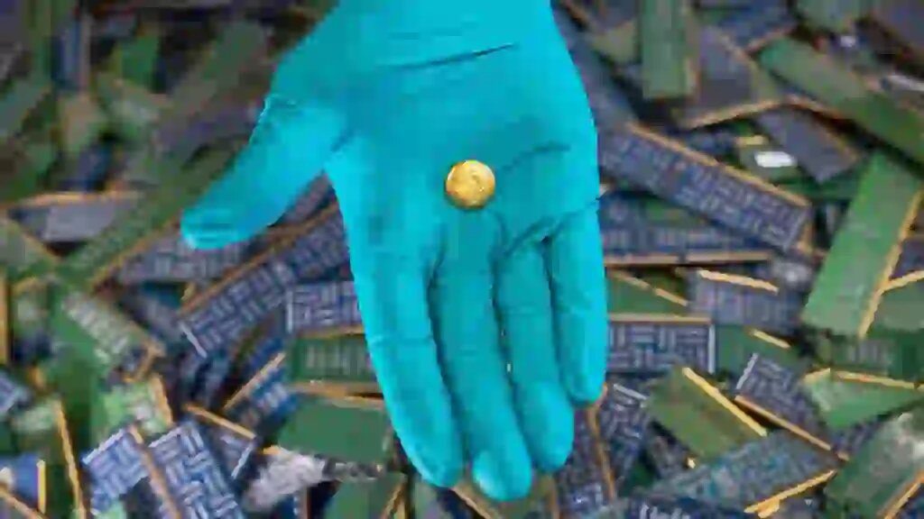      Клондайк в Сибири: как химики Томского политеха извлекают золото из электронного лома
