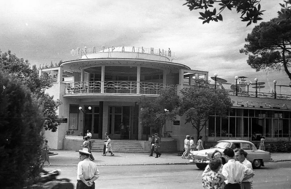    Ресторан в Сочи, возле которого девушки искали клиентов