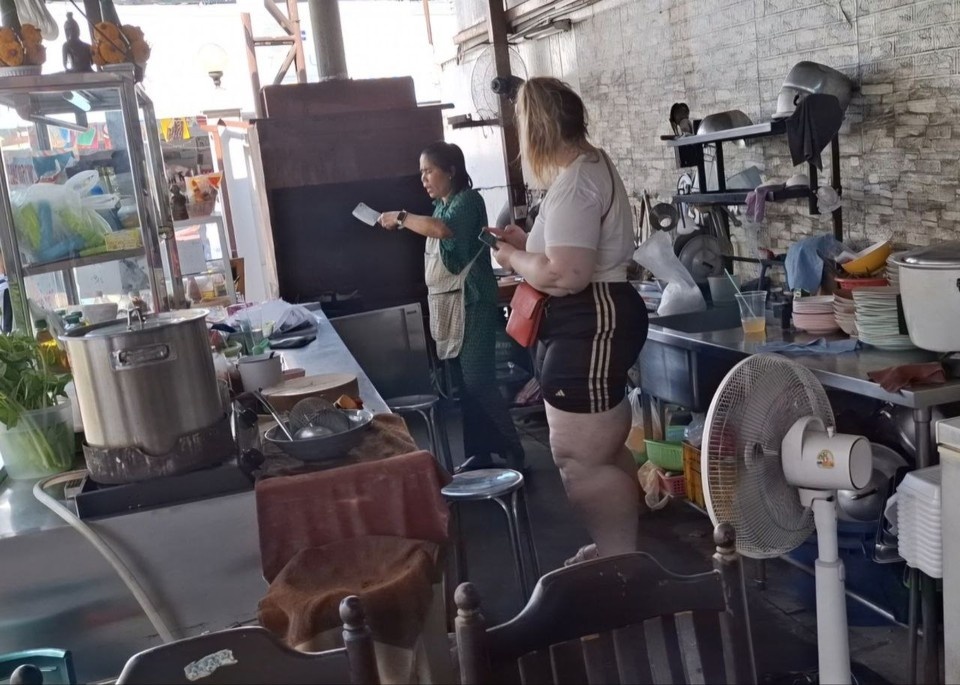    Девушка продолжала буянить в отеле. Фото: Светлана Шерстобоева