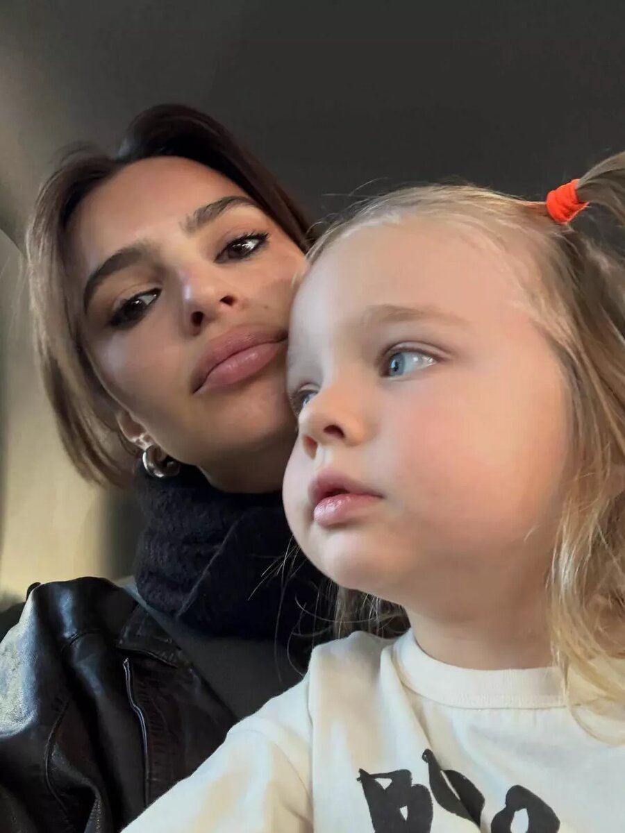 Эмили и Слай📷
