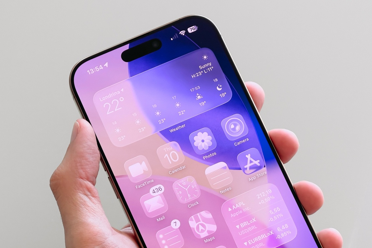    Liquid Glass оказался спорным нововведением. Изображение: macworld.com