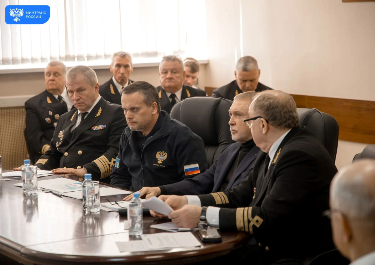 Министр транспорта РФ Андрей Никитин провел расширенное совещание Штаба ледокольных проводок / Фото: Минтранс России  📷

