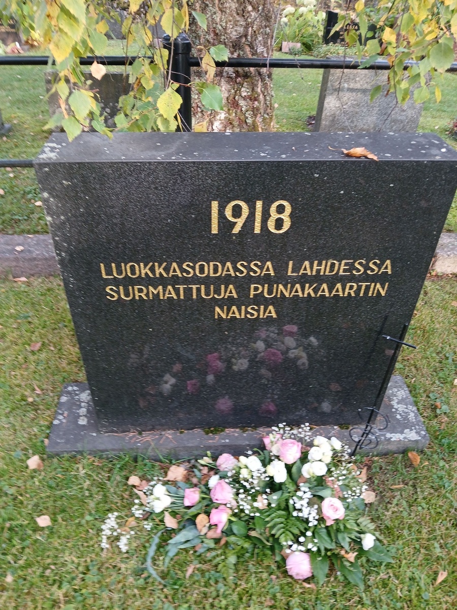Памятник в Лахти на могиле женщин, сражавшихся на стороне красных во время финской Гражданской войны 1918 года. Фото из открытых источников