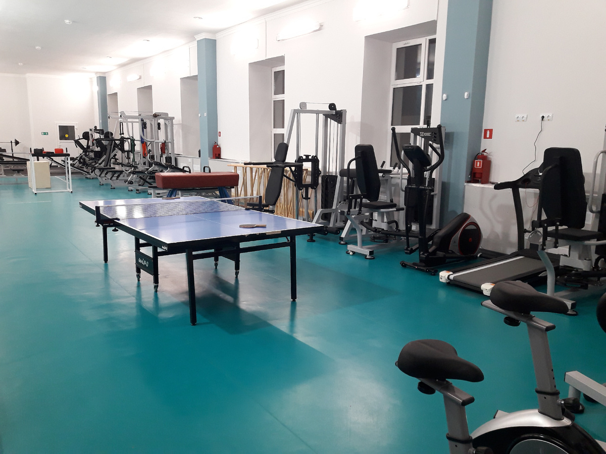 ...Такой теперь один из спортзалов. Раньше, до ремонта, здесь проходили тренировки групп пауэрлифтинга, легкой атлетики, спортивной гимнастики, настольного тенниса, борьбы...