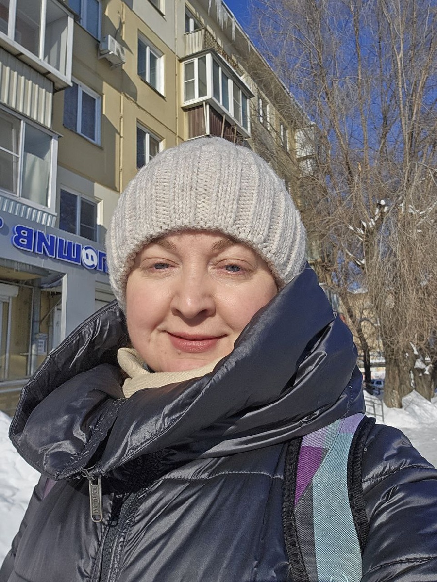 На мне куртка, купленная в Баско Пати; шапка и палантин, купленные в Зигзаге Удачи; водолазка из Баско Пати; брюки из Зигзага Удачи