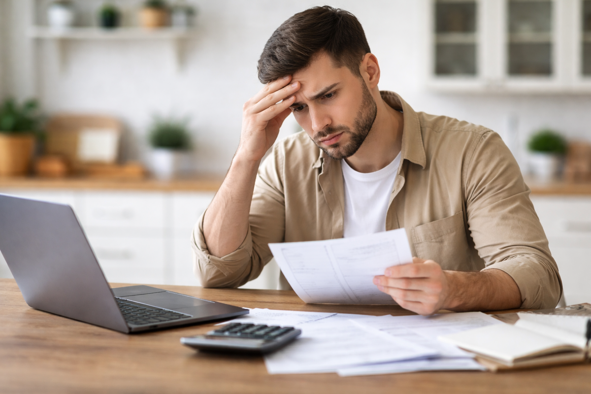    Россиянам объяснили, как не потерять деньги в программе долгосрочных сбережений. Фото: нейросеть