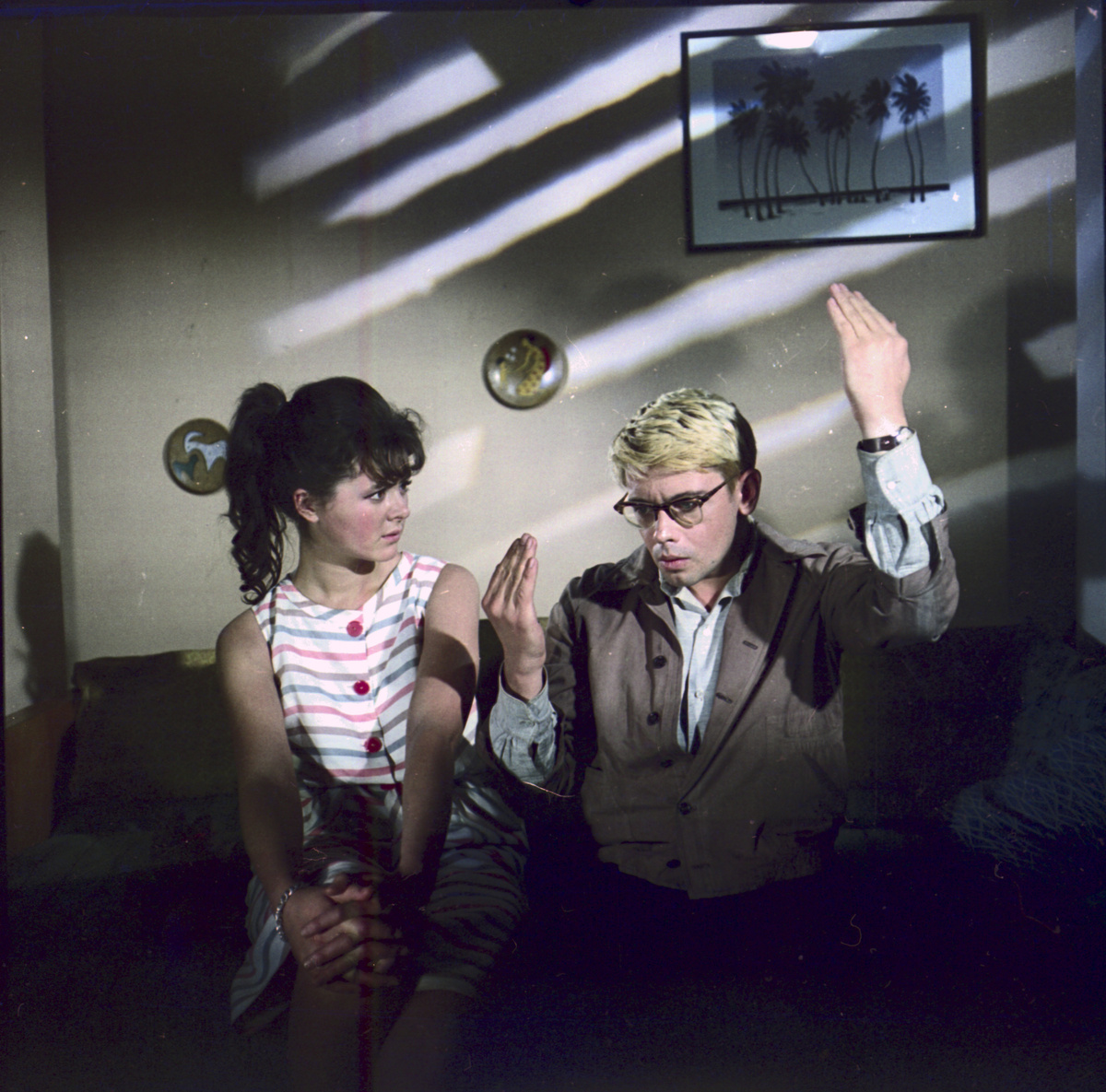    Впрочем, вскоре юношу за неуспеваемость исключили из вуза, а в феврале 1945-го призвали в армию. Будущий композитор хотел воевать, но не попал на фронт / Legion-Media / Кадр из фильма «Операция «Ы» и другие приключения Шурика» (1965) / Mosfilm