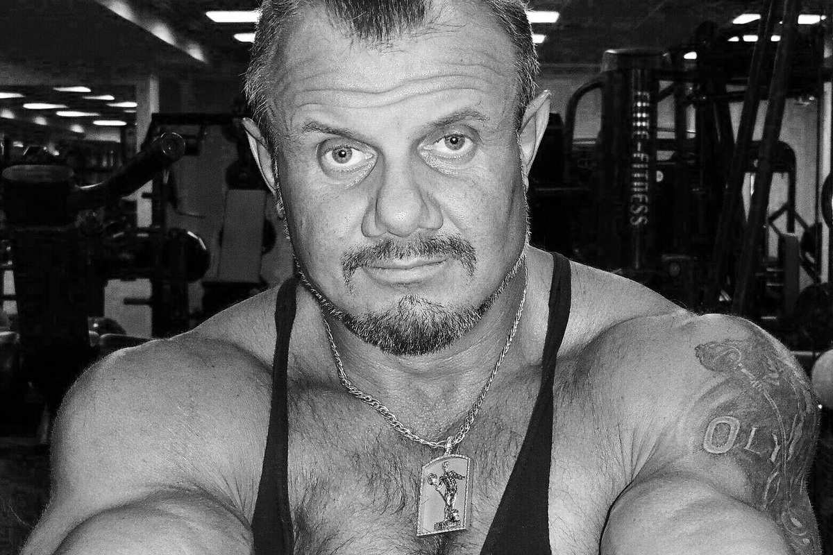     Умер от редкой болезни знаменитый российский бодибилдер, обладатель титула «Мистер Вселенная» Николай Ференец