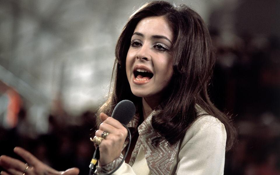 Вики Леандрос