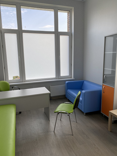 Рис. 1 медицинская мебель в ярких цветах