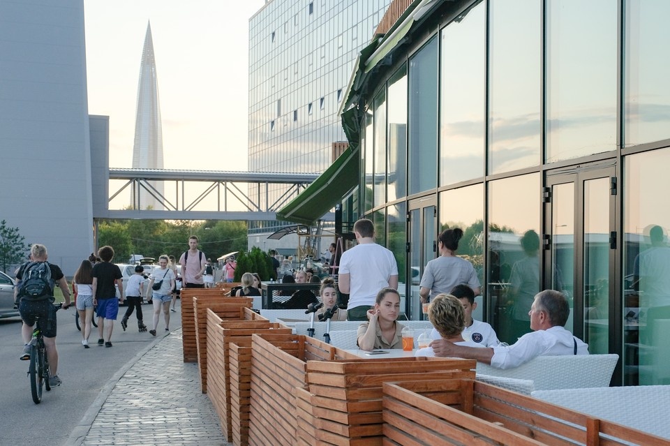    Зумеры и поколение «альфа» оказались самыми экономными. Артем КИЛЬКИН