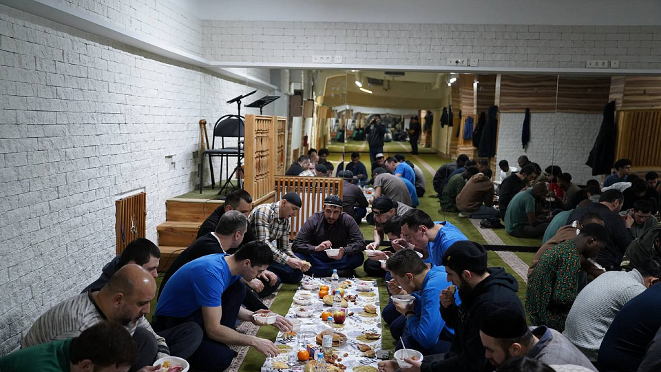 Курсанты-мусульмане Военно-воздушной академии приняли участие в разговлении поста