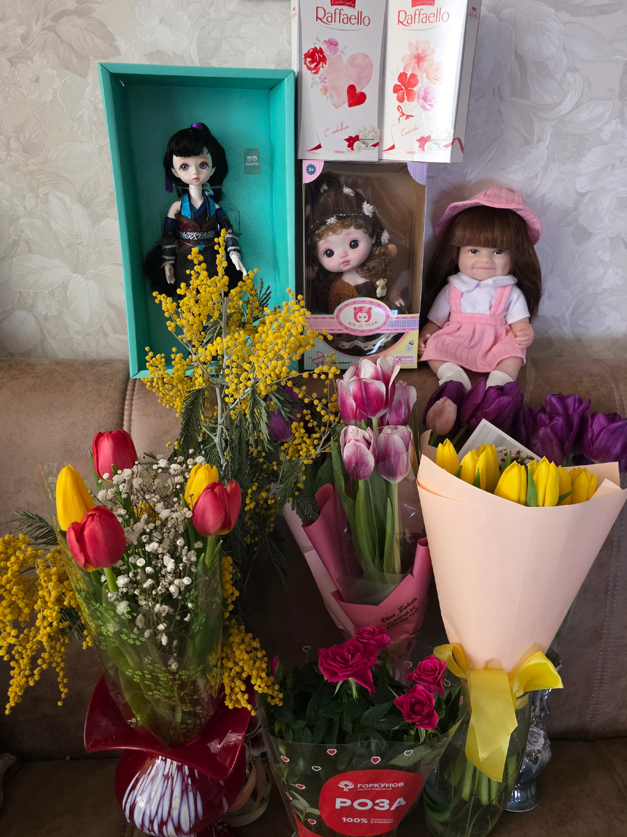 Подарки и цветы от мужа и детей 8.03.2026 г.