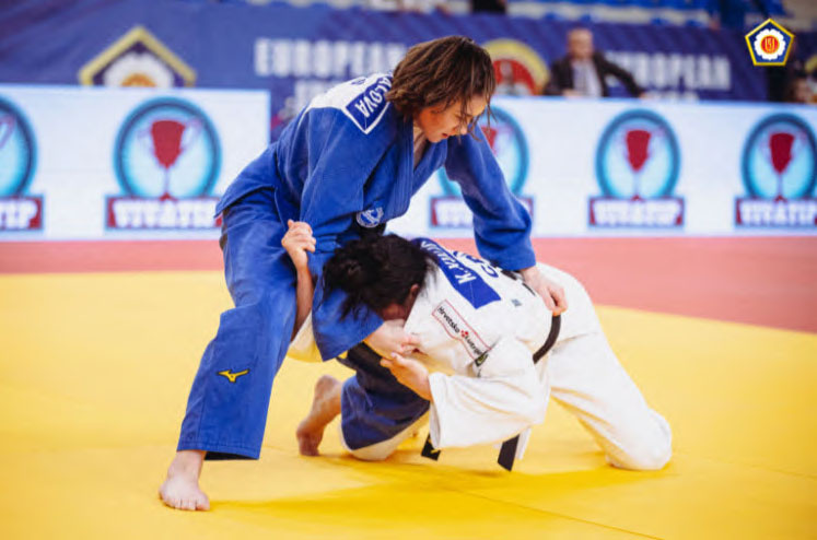 Дарья Речкалова (в синем) принесла региону золотую медаль Кубка Европы. Фото: пресс-служба ФДР