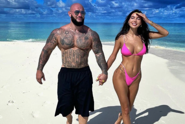 Самойлова ничем, кроме как браком с Джиганом и бесконечными фото в бикини, не известна