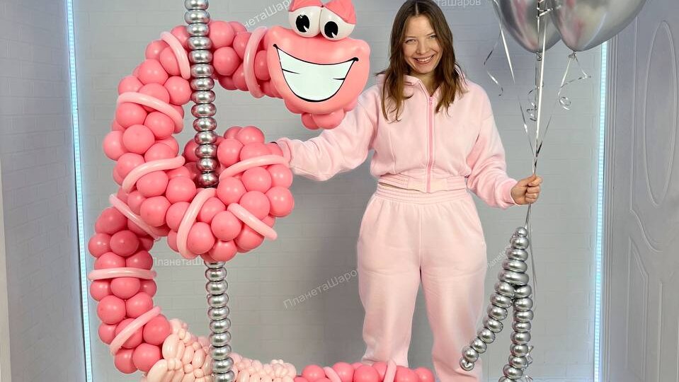 Заказать такого червяка из воздушных шаров можно через наш официальный сайт