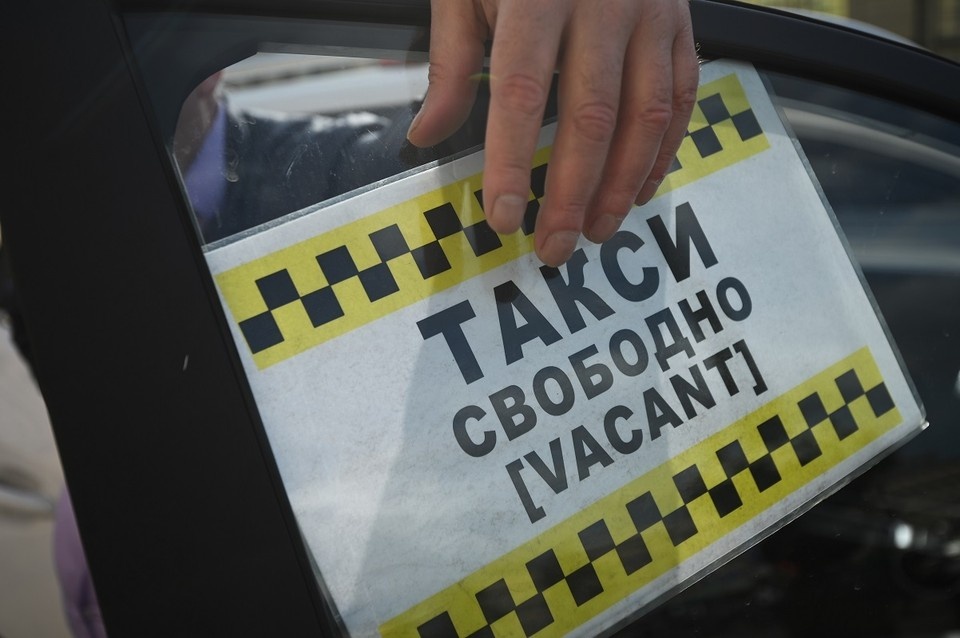    Теперь заявления из МФЦ начали поступать в электронном виде. Алексей БУЛАТОВ