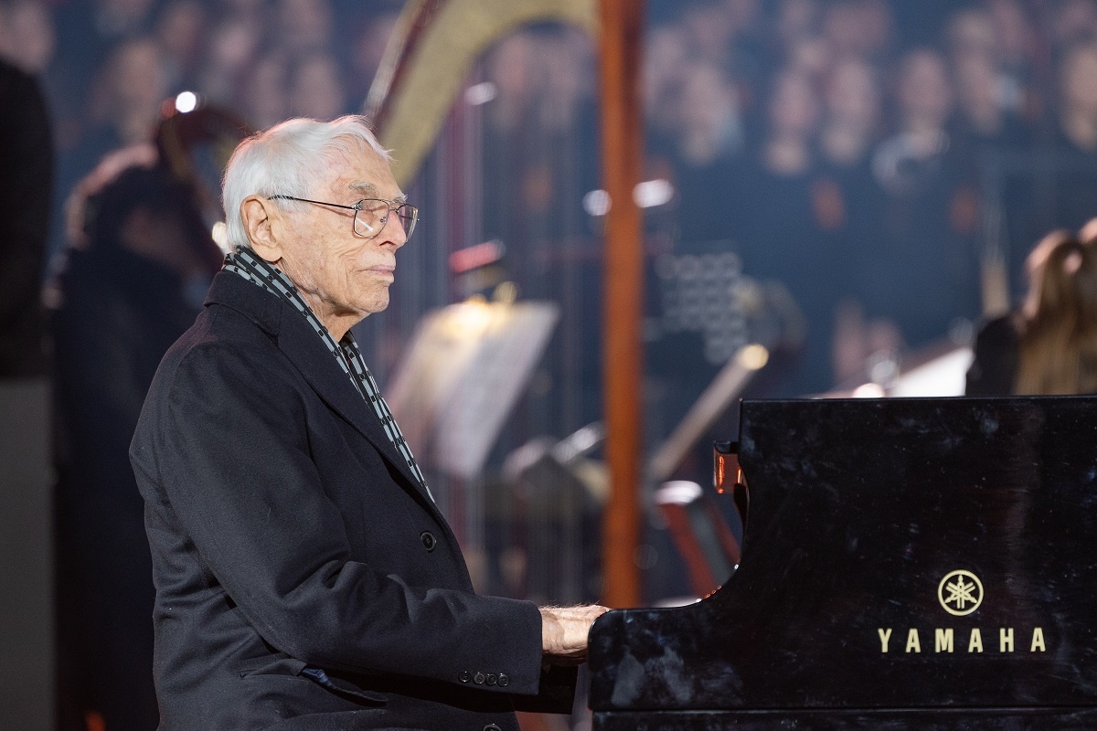    Композитор и сегодня продолжает работу - ежедневно пишет музыку