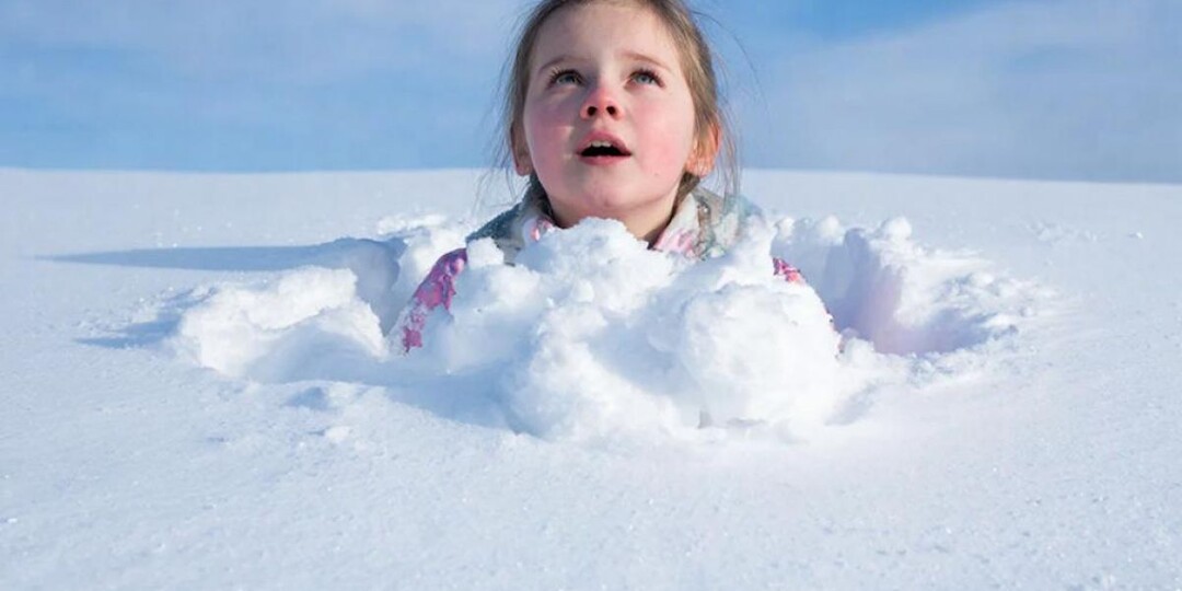 Спасатели освободили девочку, застрявшую в сугробе около гаражей в Коврове