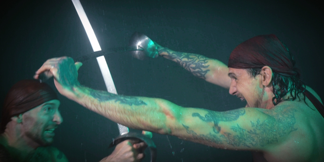 В культурной традиции пират всегда ассоциируется с независимостью, поиском сокровищ и жизнью вне установленных границ.