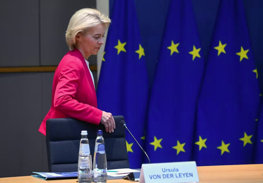 Под огнём: Урсула фон дер Ляйен подвергается критике за политику в отношении Ирана © Nicolas Tucat/AFP