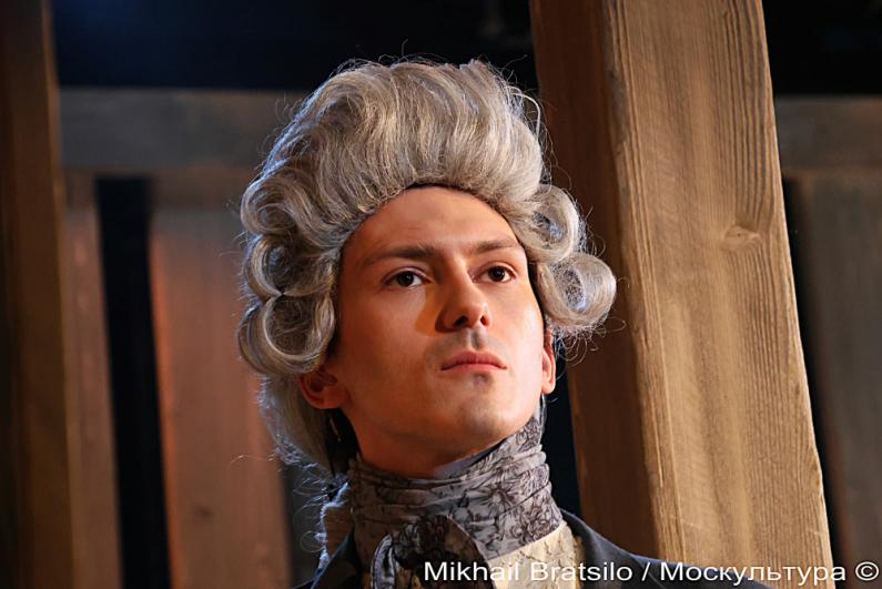 Медведь, французский язык и «Онегин» внутри: каким получился новый «Дубровский»?