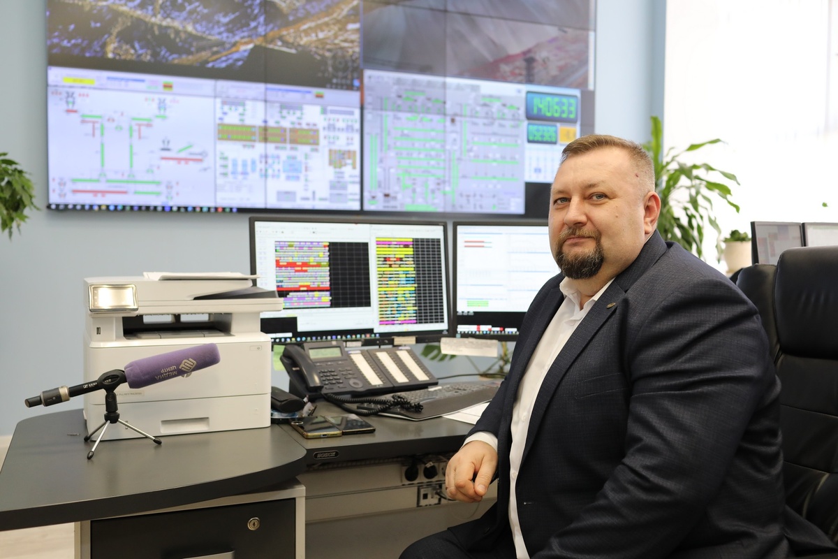 Александр Дубровин помогает коллегам пройти «штормовые» ситуации на производственном курсе.  Фото Александра Белашова / «Медиацентр»