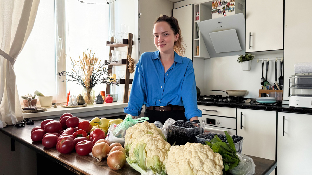 Всем привет! Меня зовут Юля, здесь я делюсь классными рецептами и просто своей жизнью. Давайте дружить! Весь урожай на этом фото мы купили на рынке) 