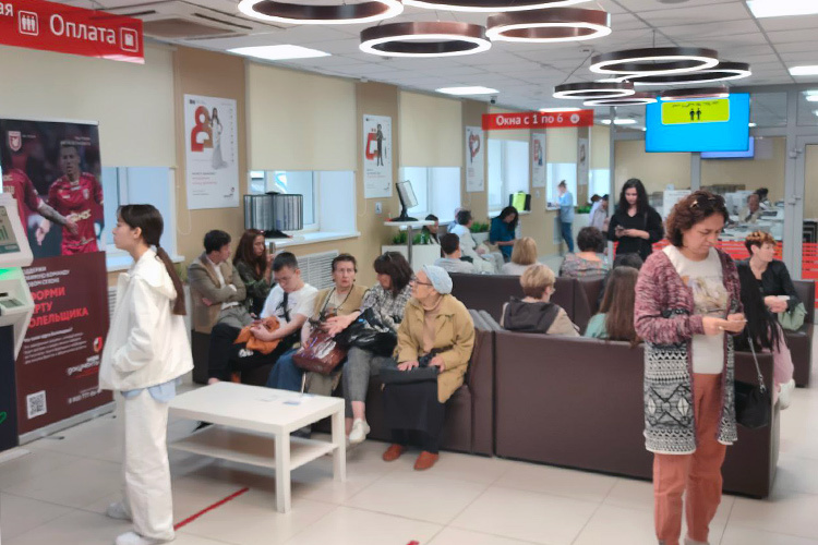    Более 20 тыс. человек записались через Max в МФЦ, здесь же жители могут получать уведомления о готовности документов, в августе обещают сделать функции по оплате госпошлины.   
Фото: «БИЗНЕС Online»