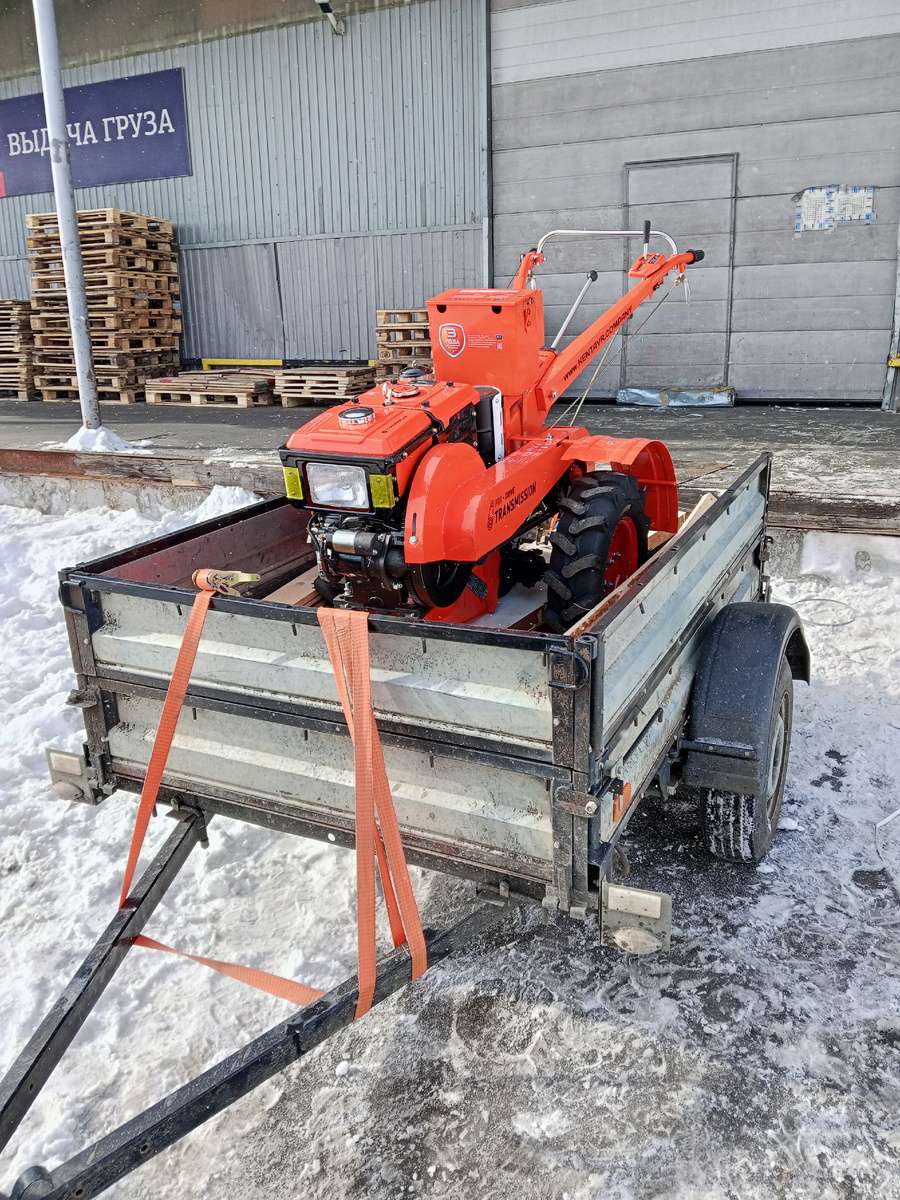 Вот такой рыжий двух-колесный полуконь-полутрактор теперь есть в хозяйстве.