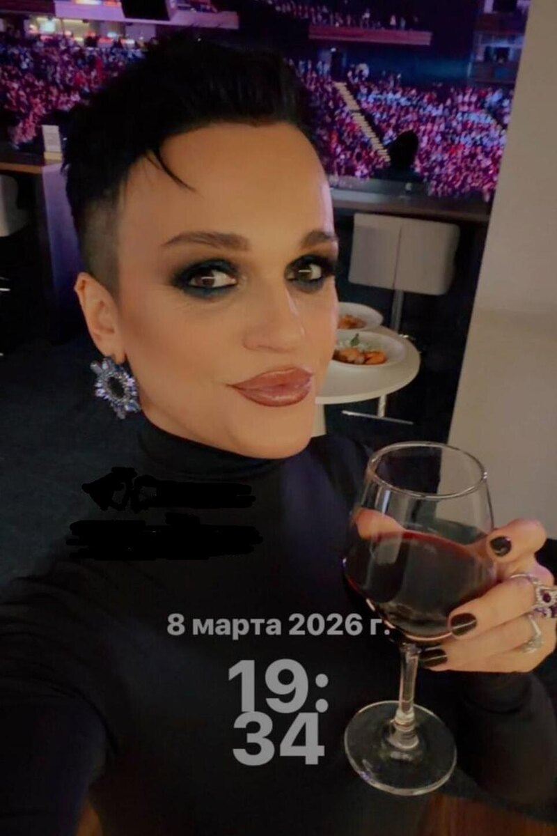    Певица Слава Соцсети