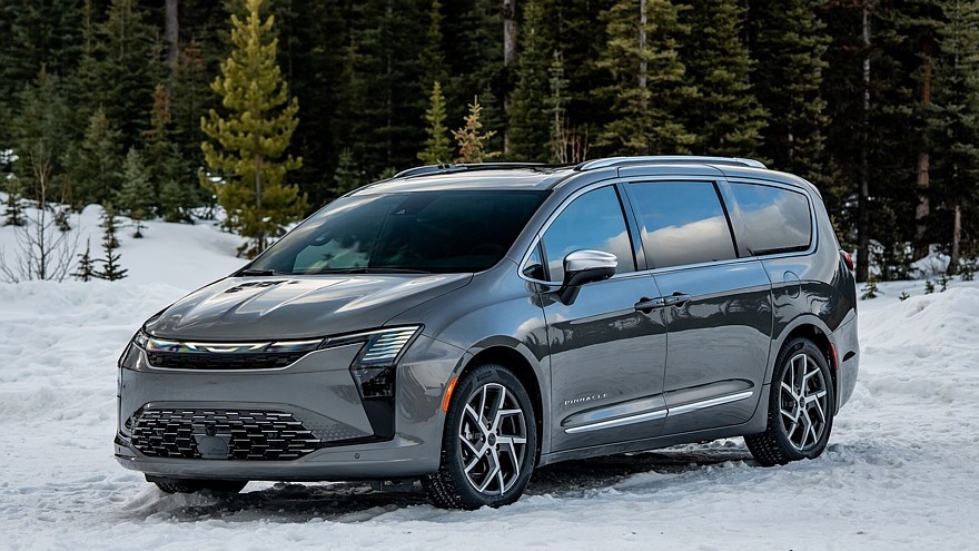    На фото: обновлённый минивэн Chrysler Pacifica