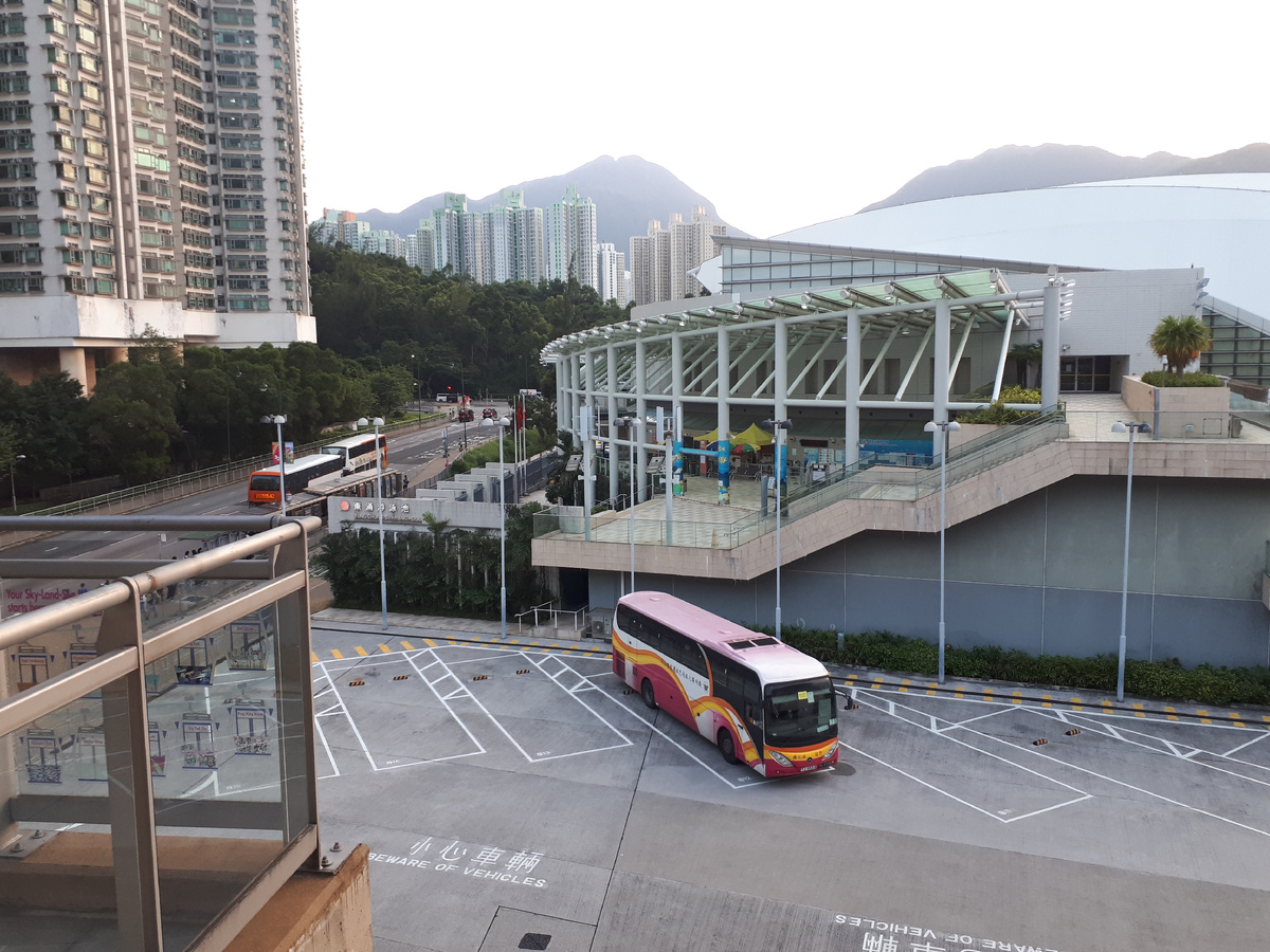 Гонконг выглядит современнее, богаче, организованнее и более продуманным чем Улан-Батор. 