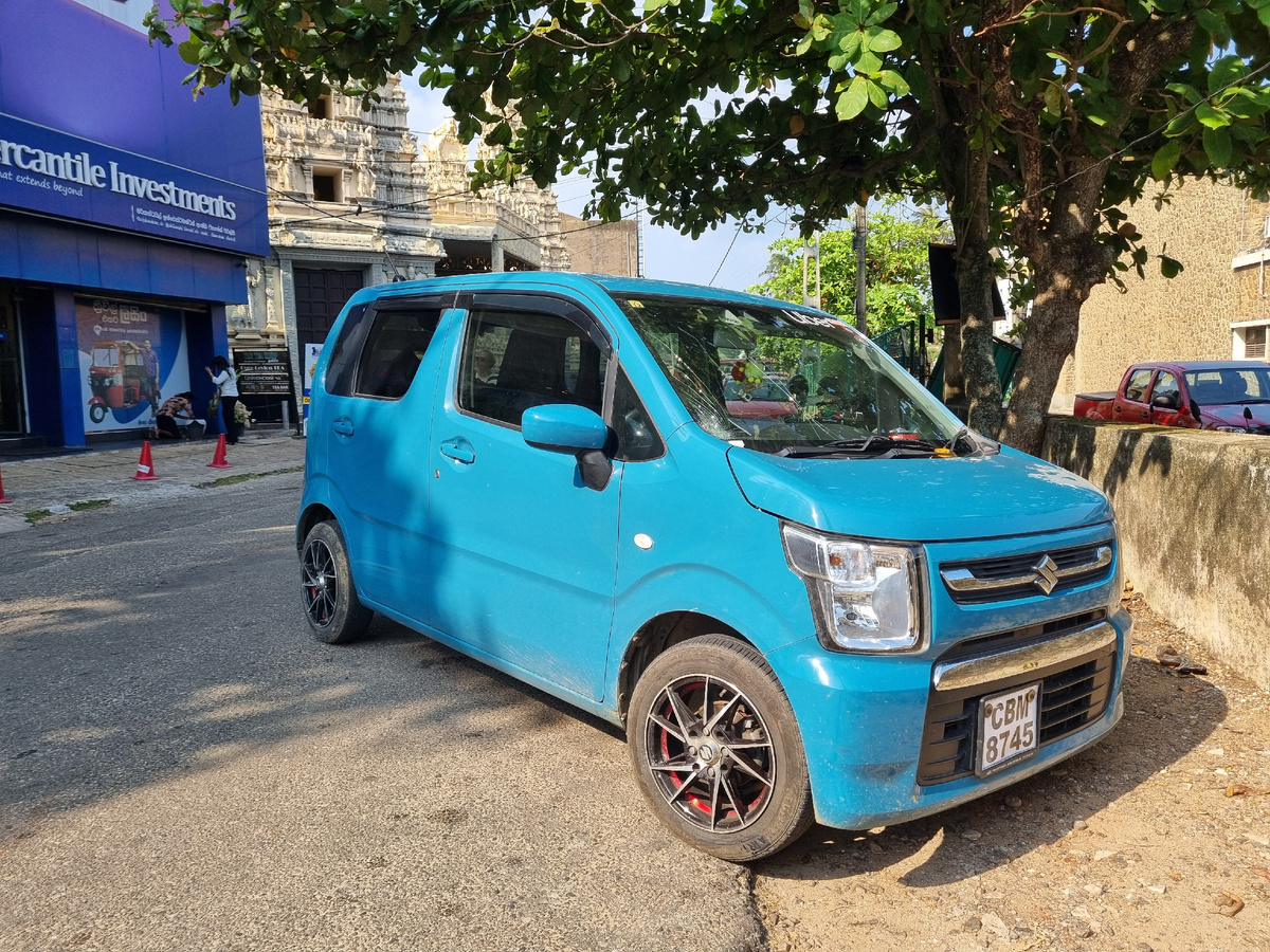 Машина на которой мы ехали в центр острова. Фото автора статьи.