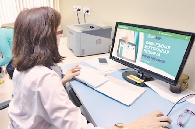    Одна ошибка потребовала целой кипы личных и медицинских бумаг Фото: АиФ/ Эдуард Кудрявицкий