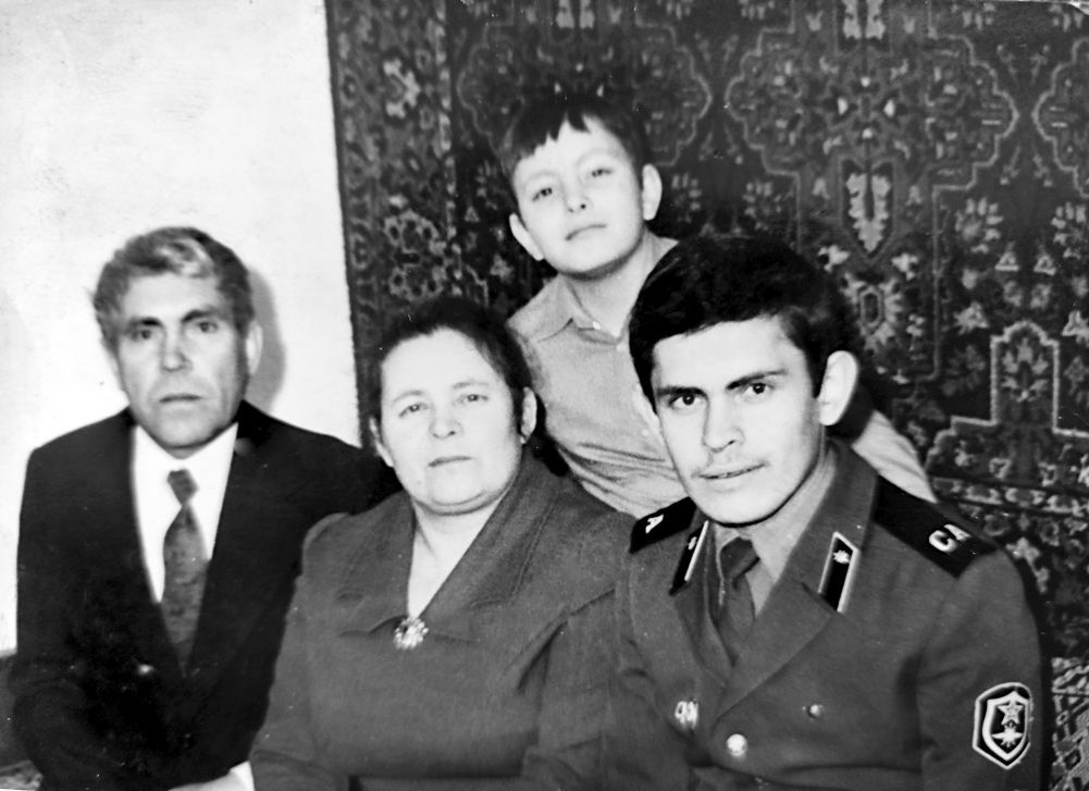    В отпуске с родителями и братом. 1981 год. / Фото: Личный архив
