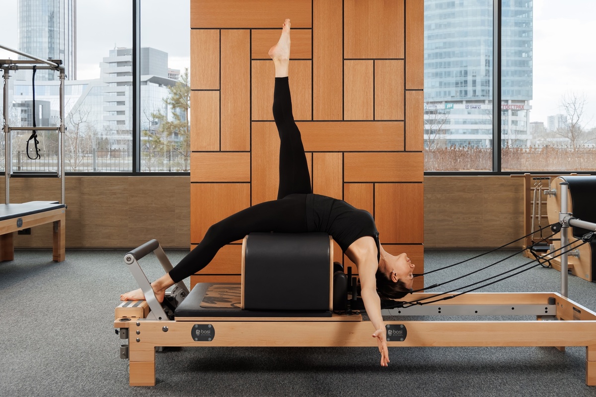 Студия Pilates RCC («Пилатес РМК»). Тренер: Ксения Федотова. Оборудование: реформер.