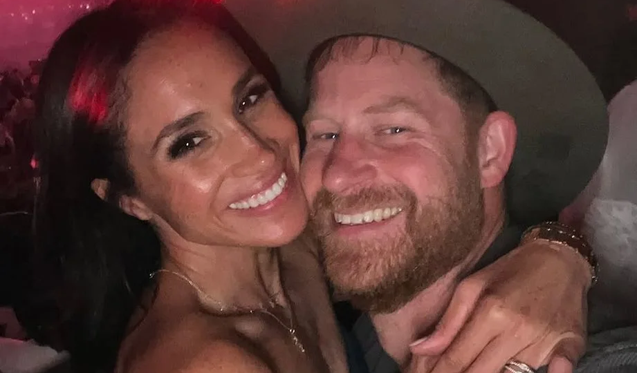 «Лизнуть до самых гланд»: анатомия тошнотворно сладостной заметки Hello! в адрес Меган